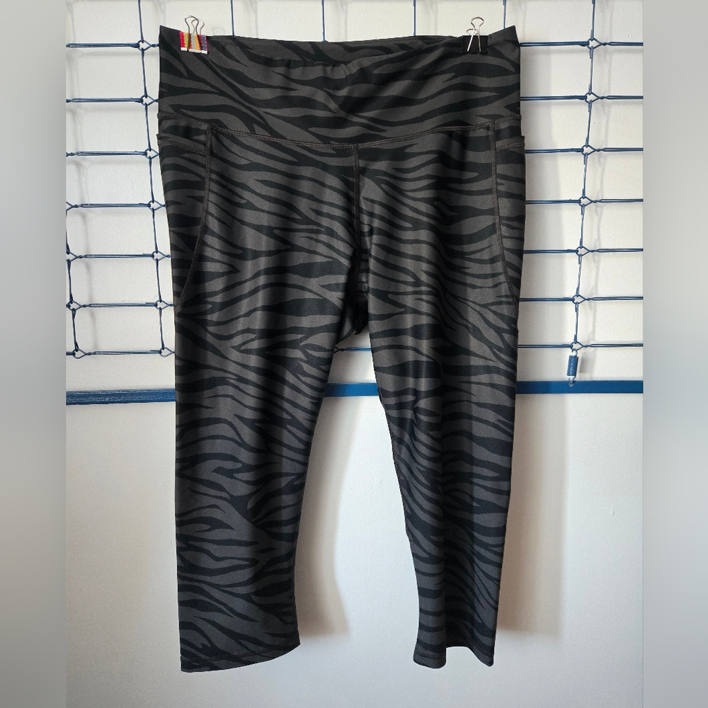 Old Navy Active Black Zebra Print Leggings